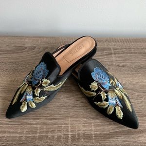floral embroidered black pointed-toe mules